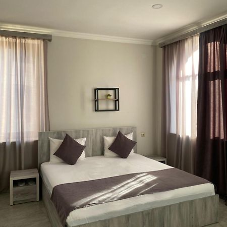 Hotel Menua Єреван Екстер'єр фото