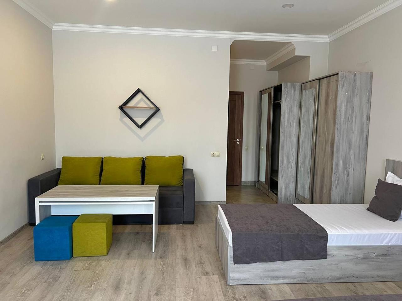 Hotel Menua Єреван Екстер'єр фото