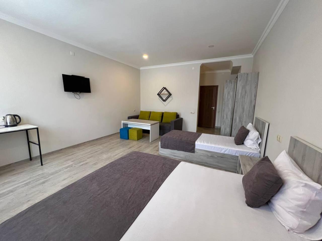 Hotel Menua Єреван Екстер'єр фото