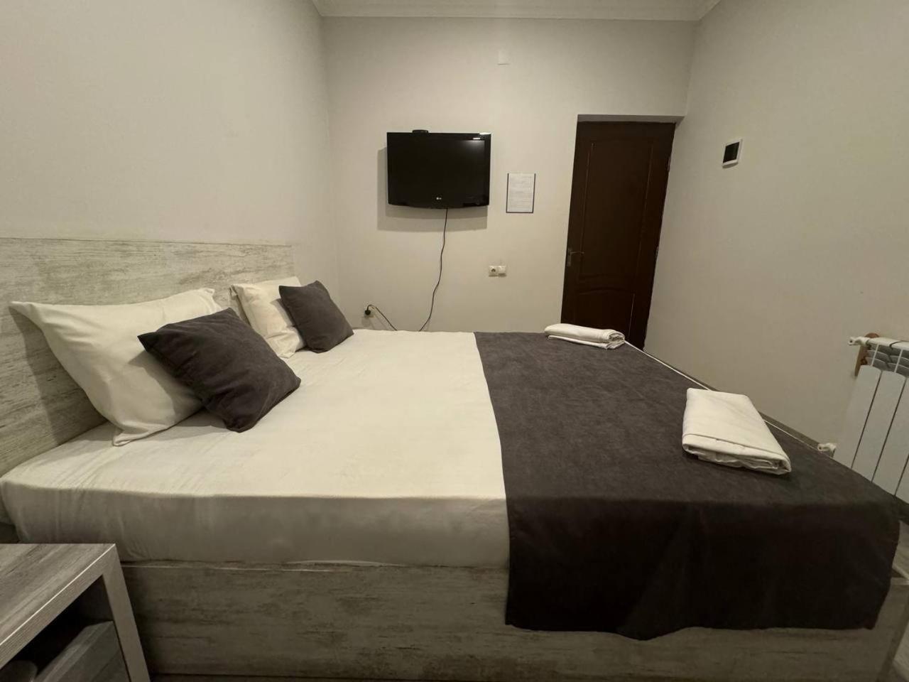 Hotel Menua Єреван Номер фото