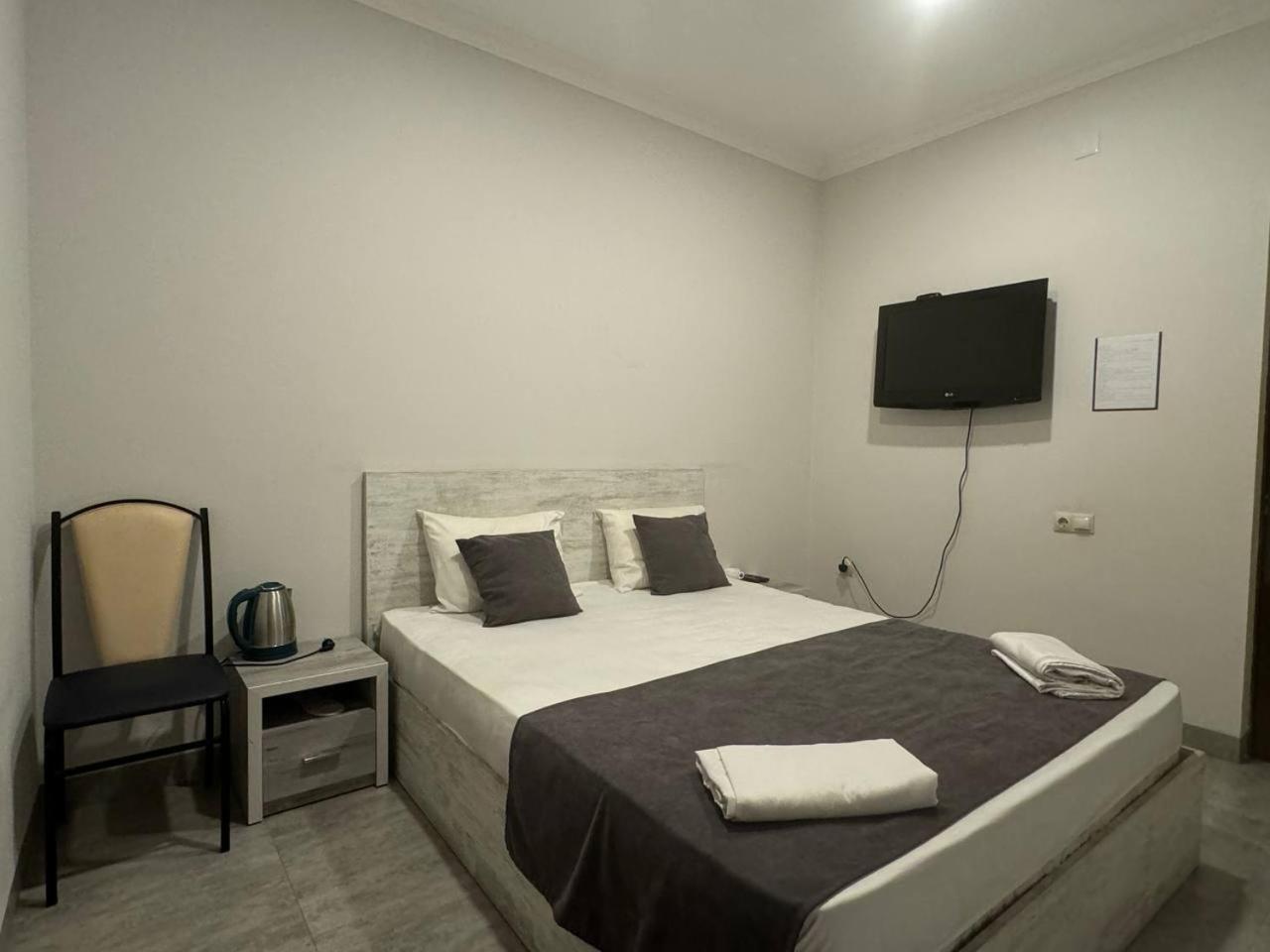 Hotel Menua Єреван Номер фото