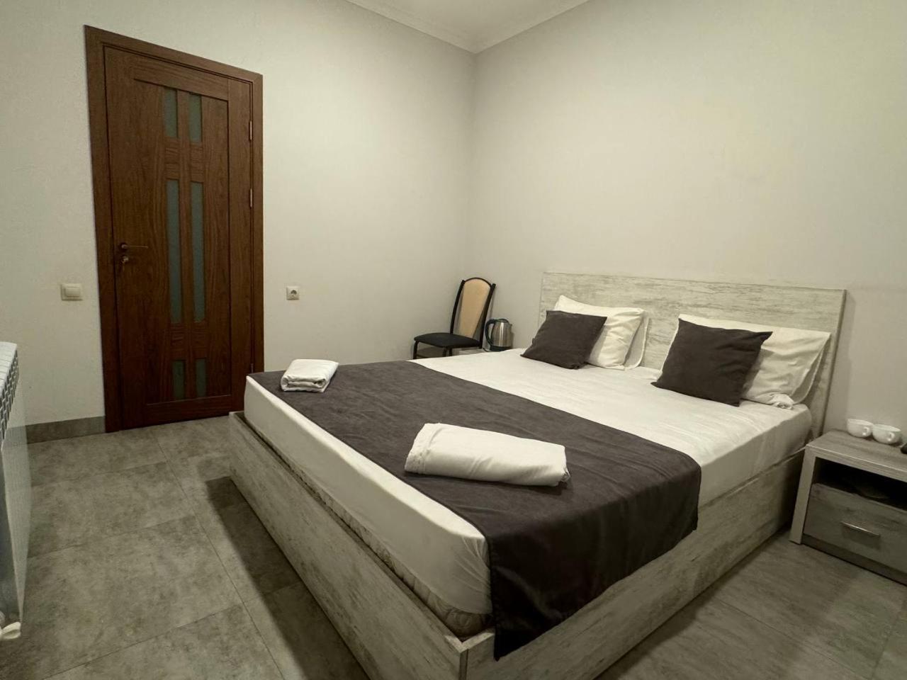 Hotel Menua Єреван Номер фото