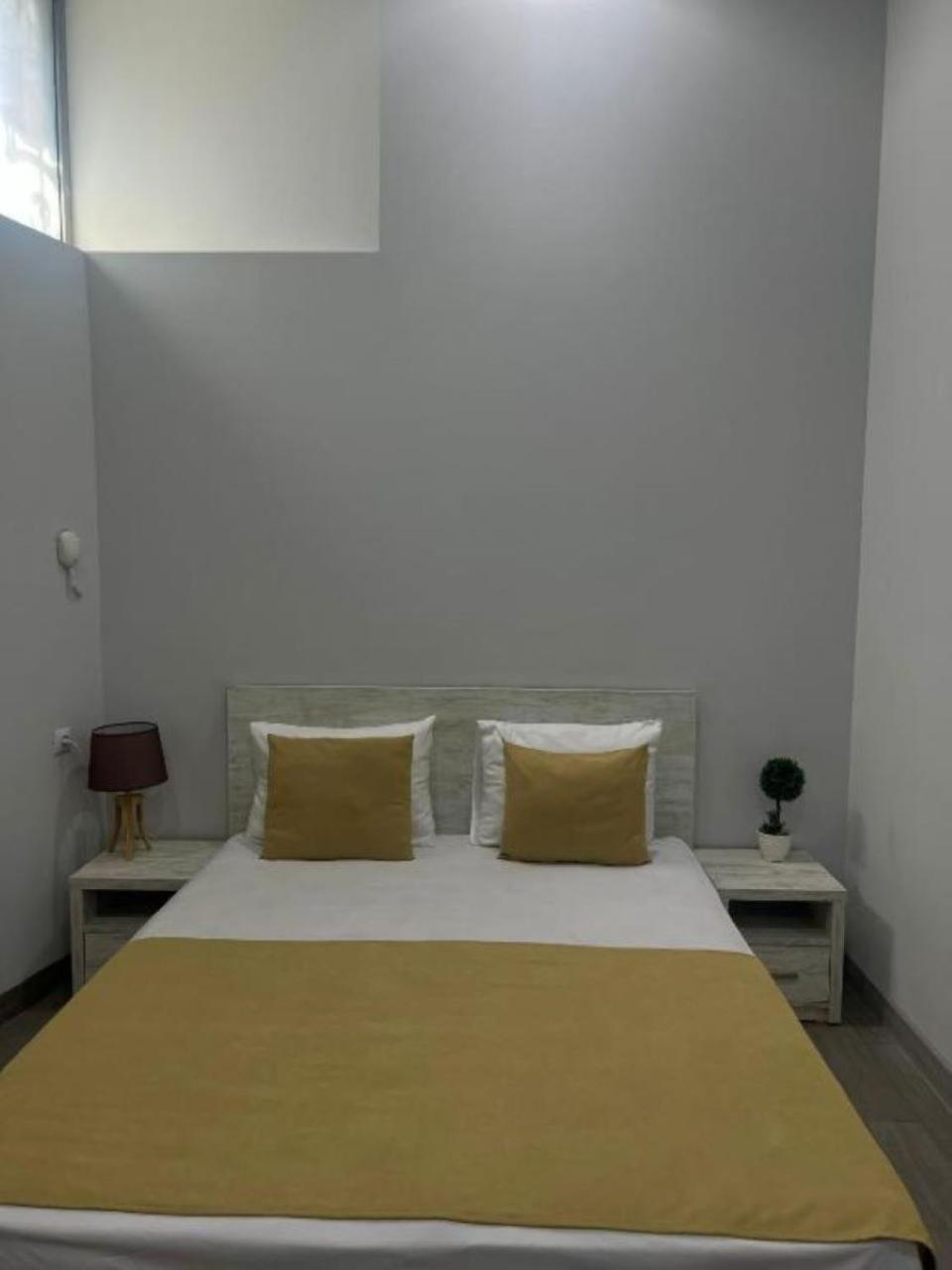 Hotel Menua Єреван Екстер'єр фото