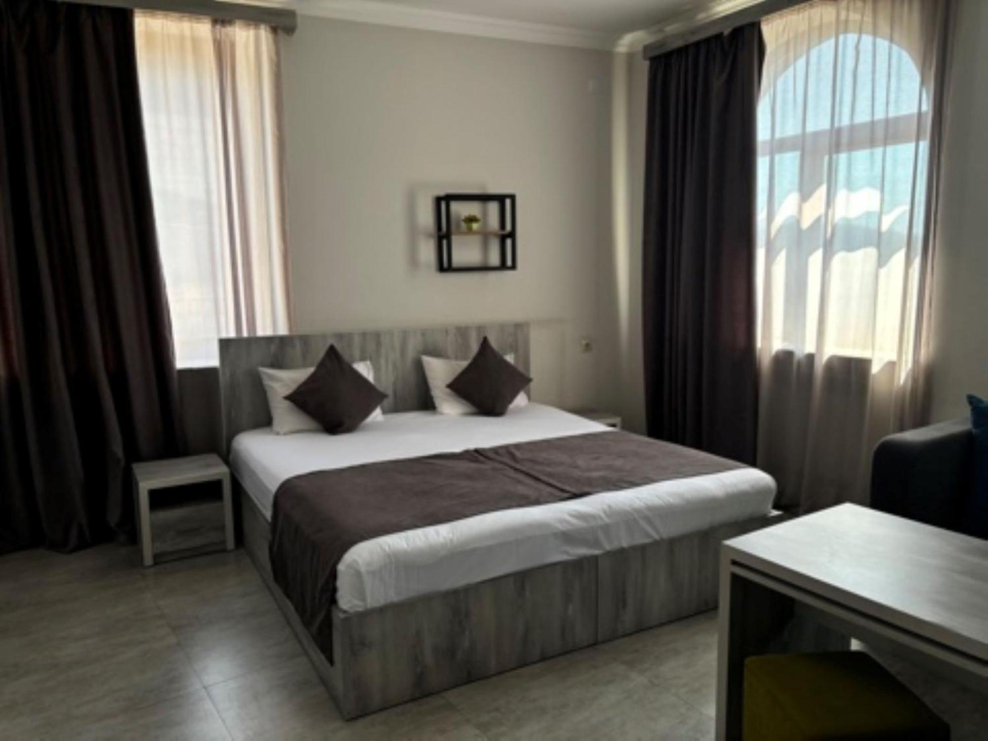 Hotel Menua Єреван Екстер'єр фото