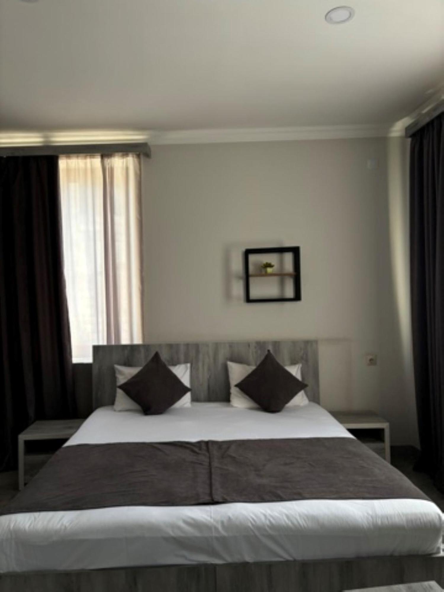 Hotel Menua Єреван Екстер'єр фото