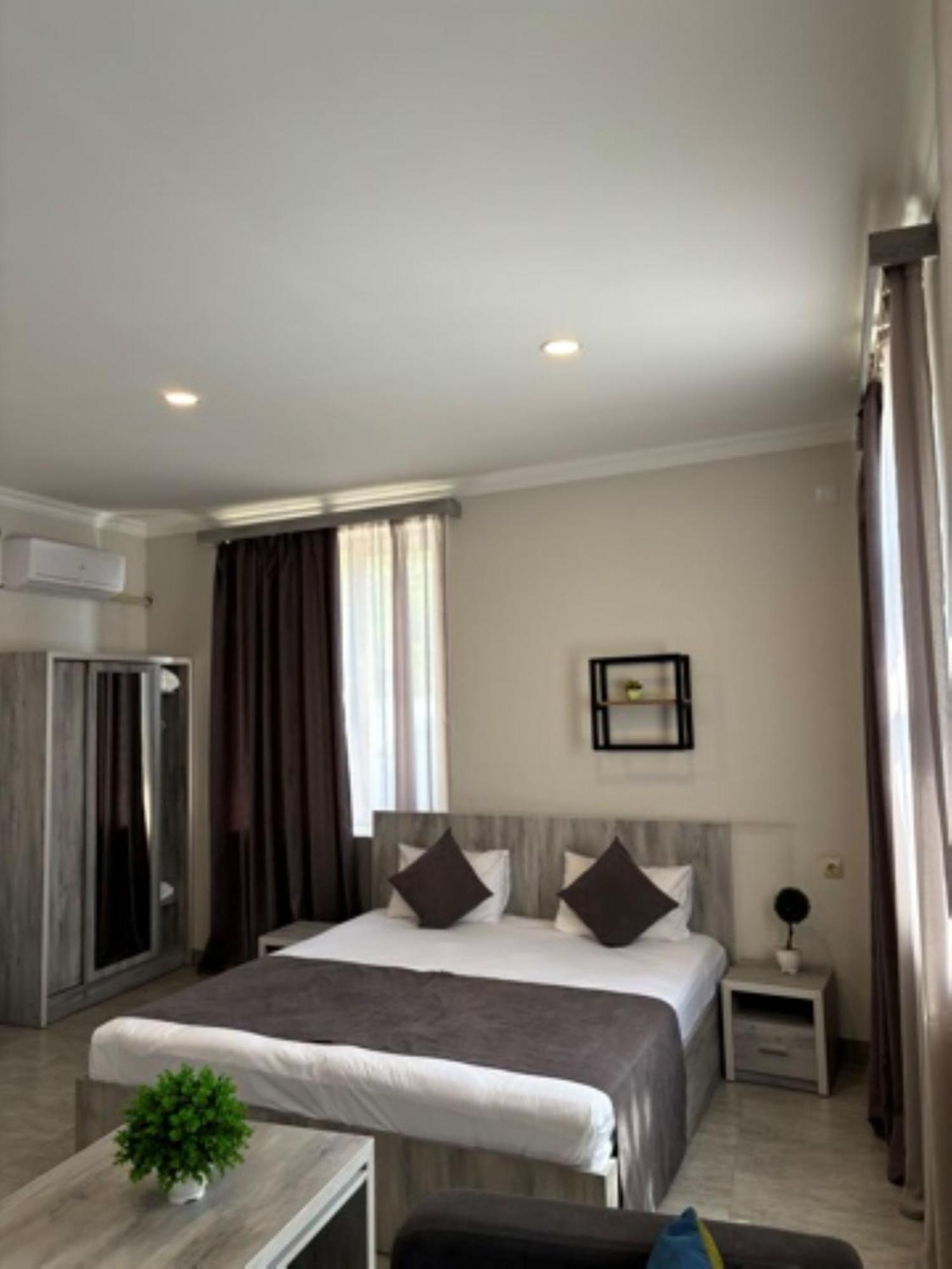 Hotel Menua Єреван Екстер'єр фото