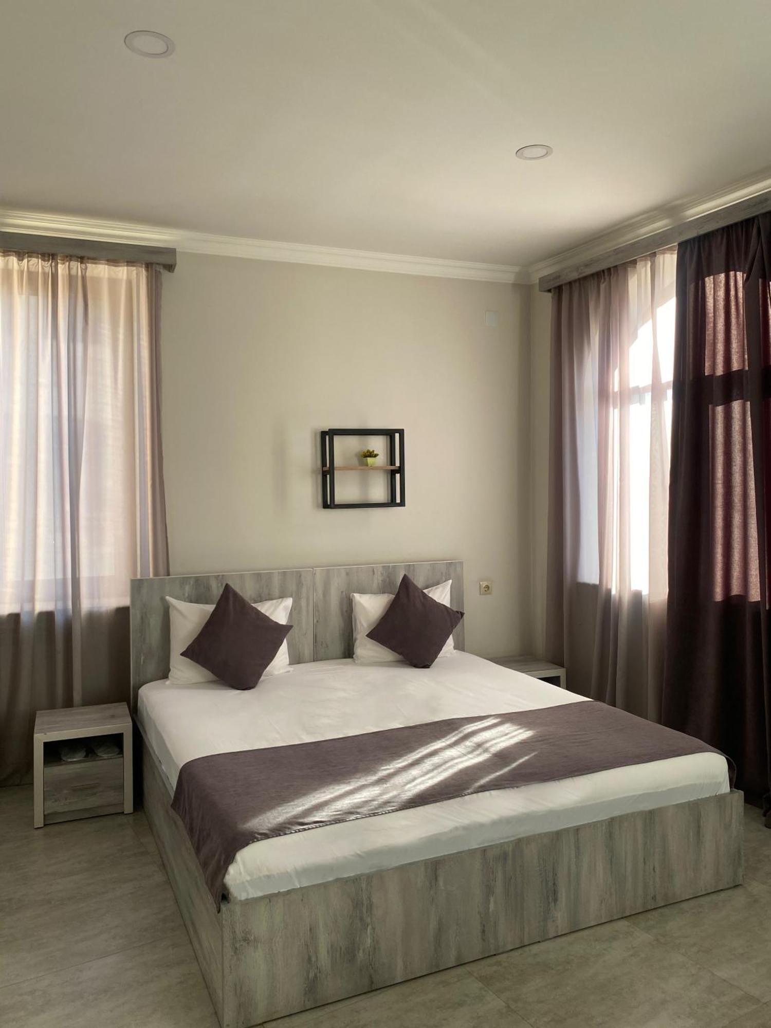 Hotel Menua Єреван Екстер'єр фото
